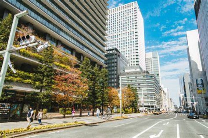 京橋駅前の街並み